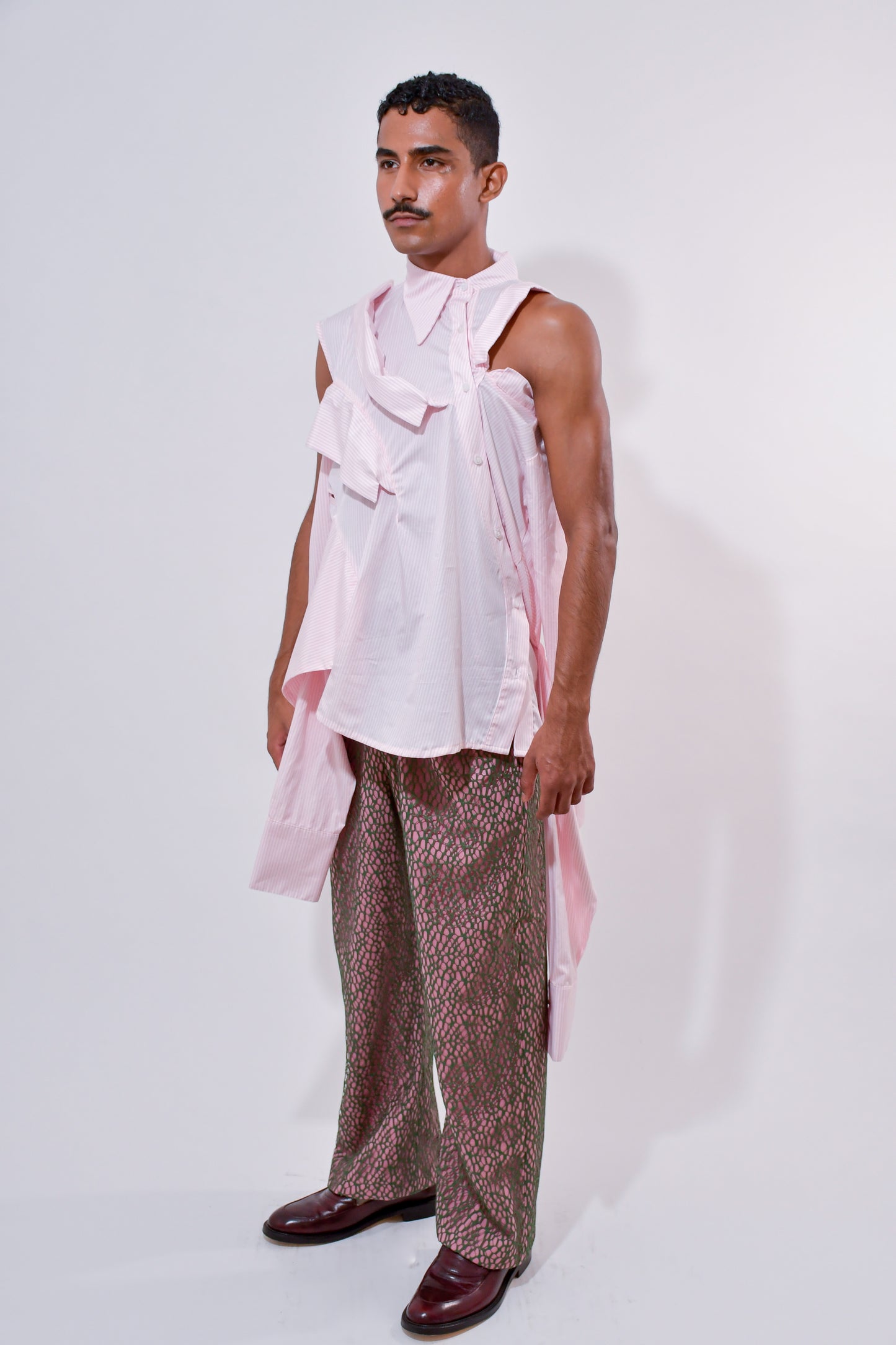 PINZAS DE LAVADO PLEATED TAILORED TROUSERS